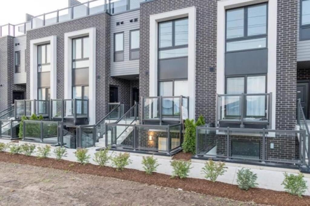 Exquisite, Bright & Modern Condo. Niagara Falls Eksteriør billede