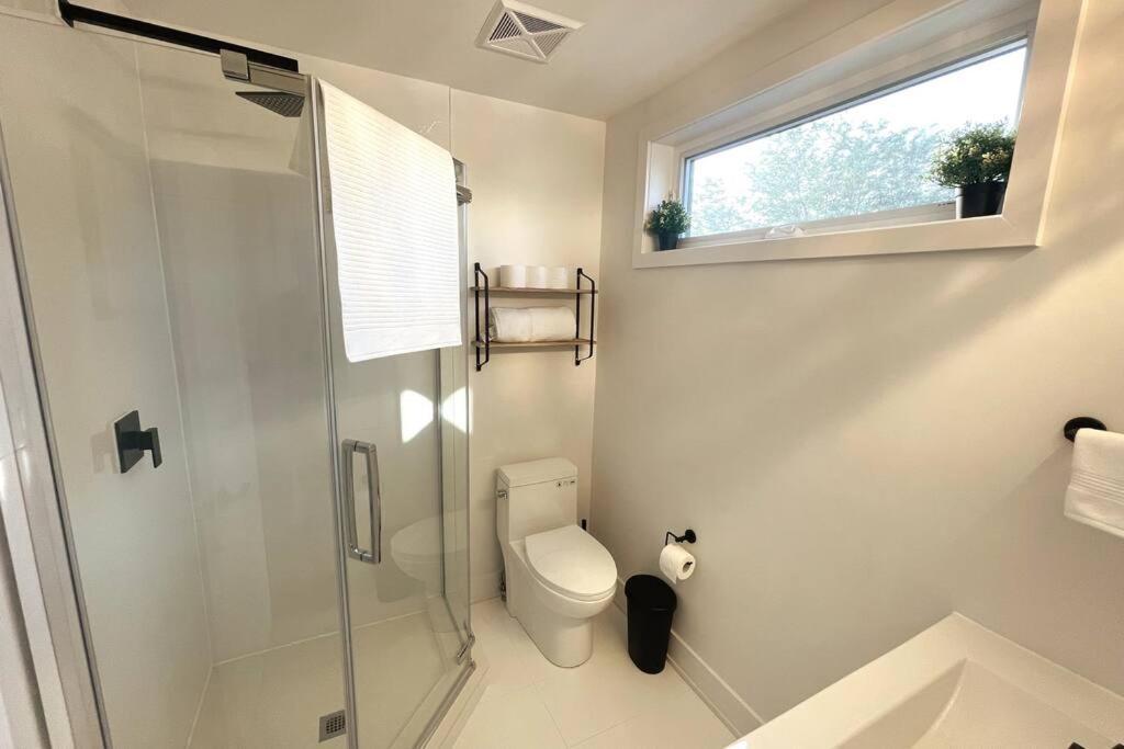 Exquisite, Bright & Modern Condo. Niagara Falls Eksteriør billede