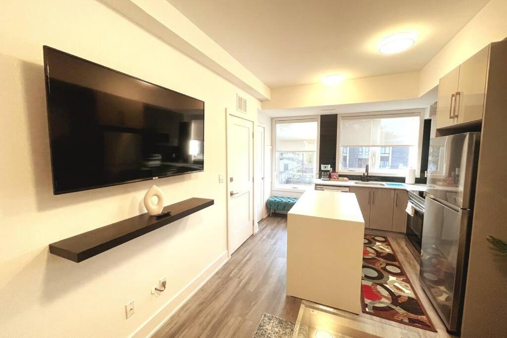 Exquisite, Bright & Modern Condo. Niagara Falls Eksteriør billede