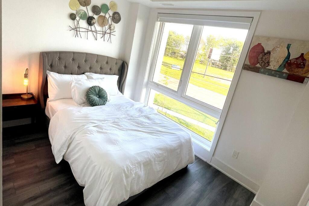 Exquisite, Bright & Modern Condo. Niagara Falls Eksteriør billede