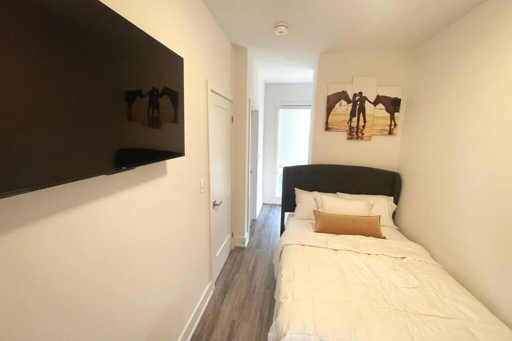 Exquisite, Bright & Modern Condo. Niagara Falls Eksteriør billede